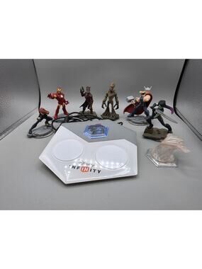 Disney Infinity 2.0 Marvel Super Heroes Lot Of 9 Pieces Groot Widow Thor Iron